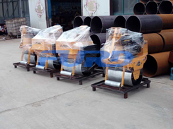 福瑞得機(jī)械5臺(tái)壓路機(jī)，一臺(tái)混凝土整平機(jī)及時(shí)發(fā)貨