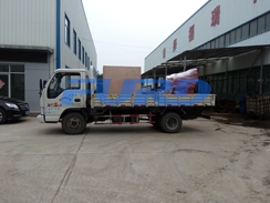 福瑞得機(jī)械瀝青灌縫機(jī)，手扶雙輪壓路機(jī)裝車成功及時(shí)發(fā)貨